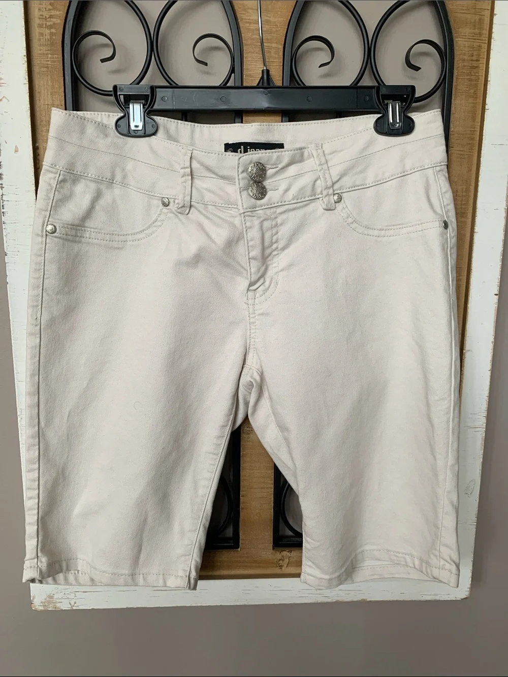 d. jeans Cream Women’s Bermuda Shorts - Picture 1 of 3